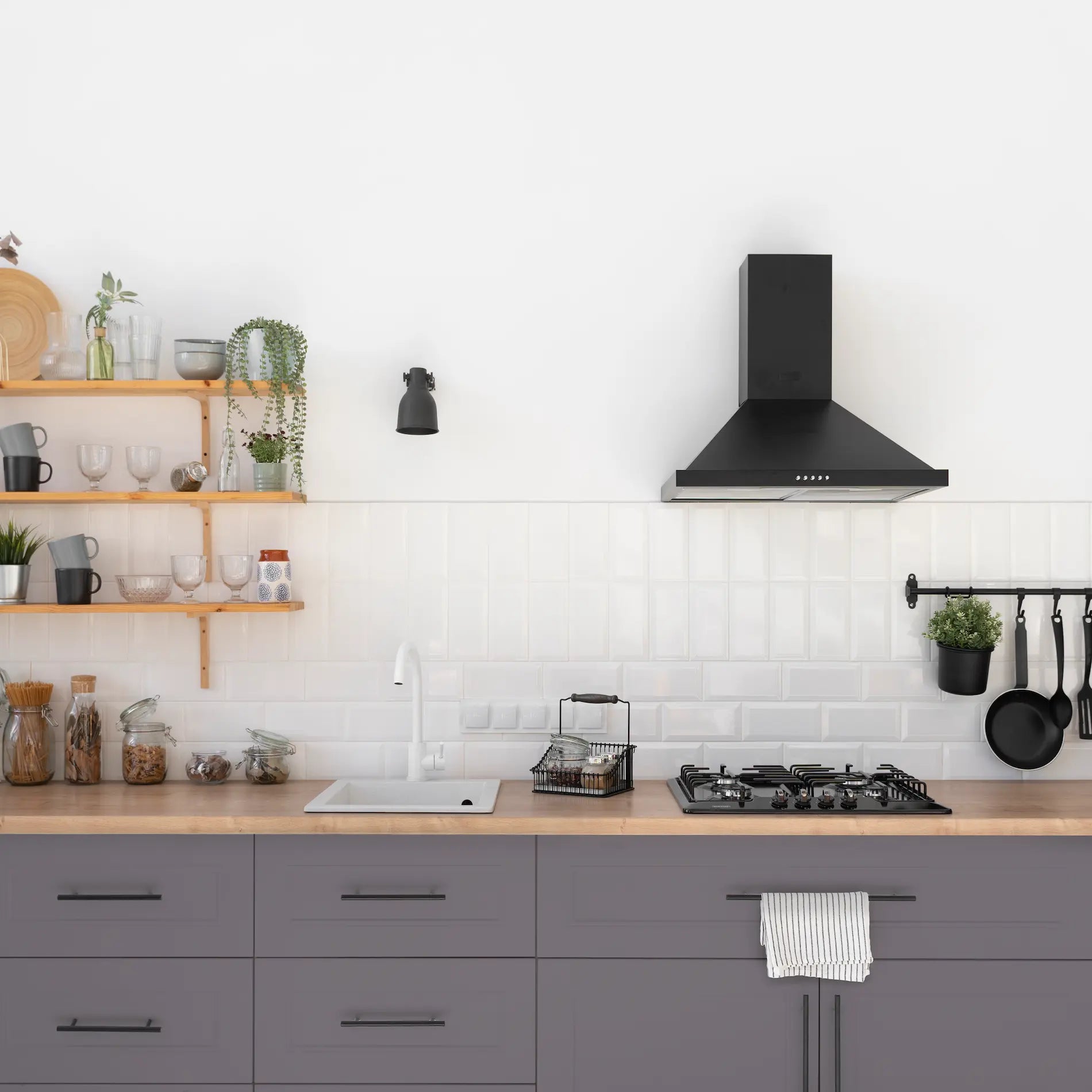 Möbellack – Stürmisch-steinige Küste